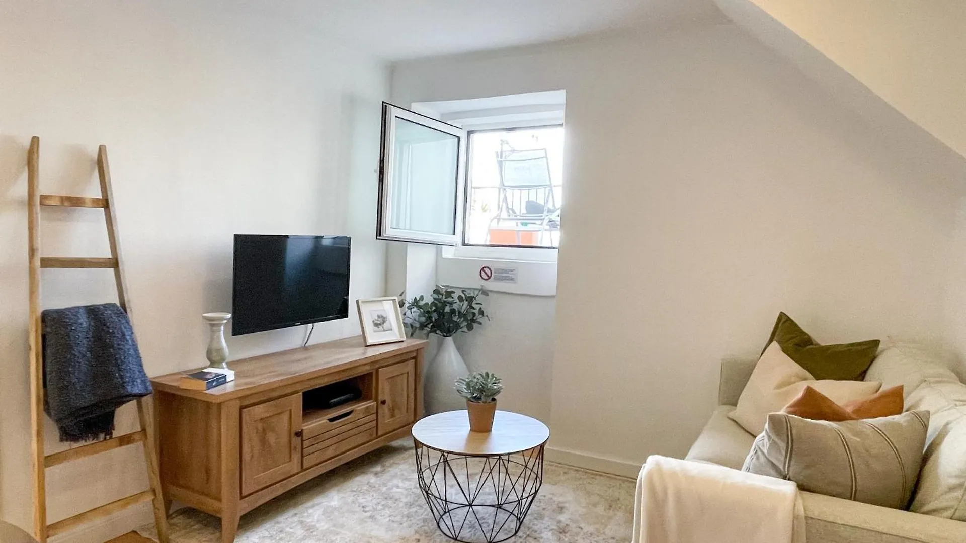 Stay In The Heart Of Alfama! Cozy 1 Bedroom Apartment Lisbona